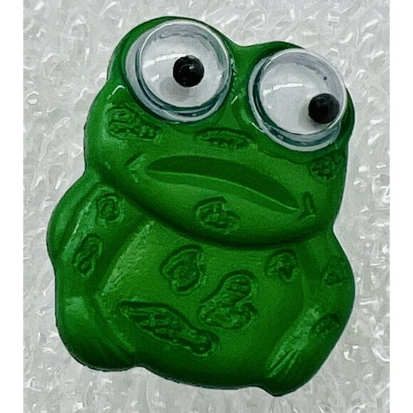 Dill Buttons Plastic Green Frog Googly Eyes Lot of 8 3/4 inch 20mm Germany - Picture 2 of 7